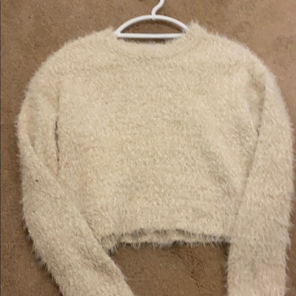 Cropped Forever 21 White fuzzy sweater - Picture 4 of 4